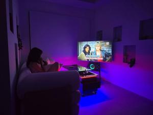 Skylit Suite, Desk, BBQ, Free Park, 20 min CBD