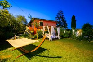 Casa Fra Gli Ulivi Apartments with Shared Pool
