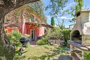 Casa Fra Gli Ulivi Apartments with Shared Pool