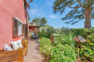 Casa Fra Gli Ulivi Apartments with Shared Pool
