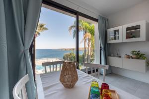 The View - Waterfront apartment with pool