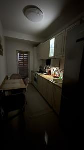 Stylish Sunrise Apartment - Balcony & Parking