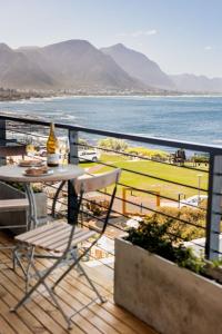Ocean Penthouse Studios, Hermanus Waterfront Apartments