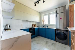 Łańcucka Homely Apartment by BookingHost