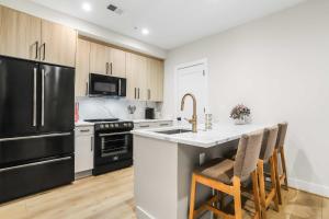 Sojourn Updated & Modern 2BR in NW