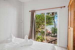 Charming Guest Room Retreat in Maret, Thailand