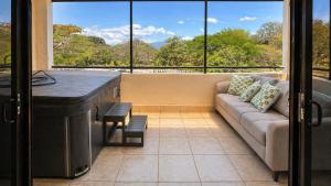 CR MARIPOSA RENTALS Luxury 2-Story Penthouse with Private Jacuzzi