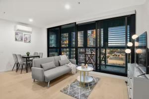 Cozy Box Hill Retreat with Gym, Cinema & Sky Garden