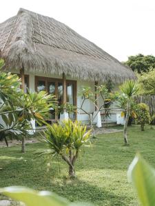 Muara Surf House - Yoyos beachfront