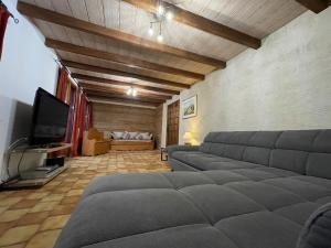 LOurs, spacieux chalet and garden