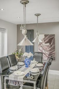 Luxury 3-BD Retreat with Hot Tub, Pool, Garden