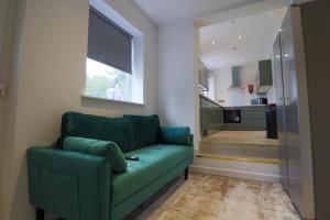 Deluxe Double 6 Suite Comfort, Style & Privacy