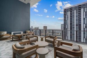 34th Floor Waterfront Sky Oasis - Pool & Gym