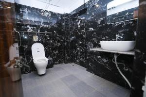 Cosy 1 bhk for relocation & long stay near Airport