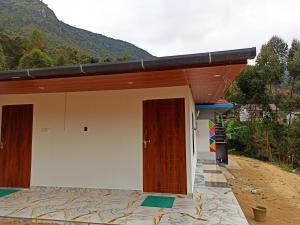 Budget couple rooms vattavada