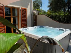 Villa con piscina e jacuzzi vicino Saturnia