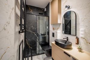 Azure Seaside Apartment - Luxury Apartment with Terrace, Balcony and Parking in Gdansk