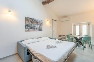 China House - Historic Apt in Central Menaggio