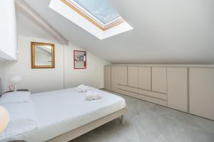 China House - Historic Apt in Central Menaggio