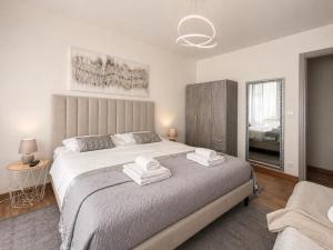 Beach-Center-Renovated-Parking-Balcony apartment