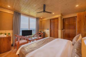 The Charvi Retreat Kufri I Vacations I Conference I MICE I Family Events I Open Air Terrace I Sky Bonfire I Wooden Rooms With Pvt Balconies I Kufri by Exotic Stays