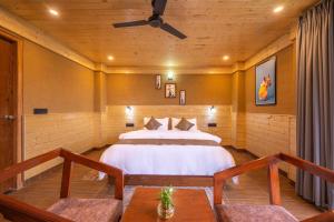 The Charvi Retreat Kufri I Vacations I Conference I MICE I Family Events I Open Air Terrace I Sky Bonfire I Wooden Rooms With Pvt Balconies I Kufri by Exotic Stays