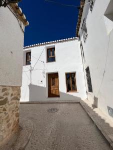 Casa Cremades Mencia by La Costera del Vino