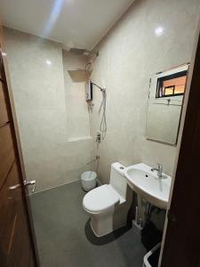Tiwis Travellers Inn - Solar Powered, Starlink, Scooter Rental, Palawan Tours