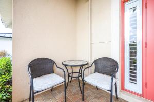 Pet-friendly home with pool, spa and steps to beach