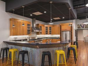 Spacious State Street Loft - 2 bed - 2 Bath - Downtown