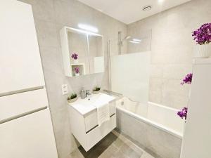 Sun Filled 3bedroom with parking and outdoor spaces