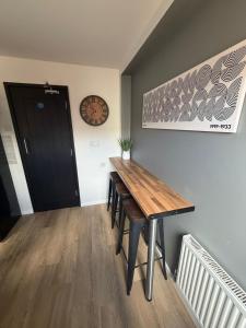 Spacious 5-Bed Home in Bromsgrove Ideal for Groups