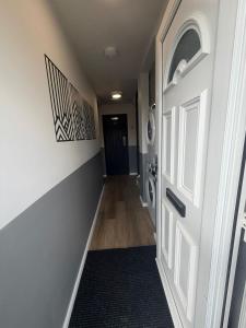 Spacious 5-Bed Home in Bromsgrove Ideal for Groups