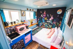 Deva Fairy Cottage with Private Hot Springs Tub