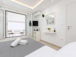 Semi-Basement Studio in Authentic Athens -by ΜΡS