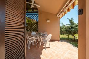 1 minuto a piedi dalla spiaggia, Veranda e Parcheggio privato
