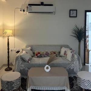 Centrally Located Modern Cozy 2BHK APT