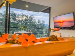 Premium Oriente Antioqueño Escape: Luxury & Views