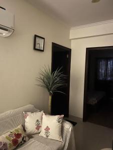 Centrally Located Modern Cozy 2BHK APT