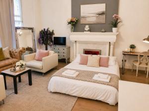Notting Hill & Hyde Park Chic Retreat Sleeps 4
