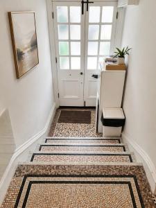 Notting Hill & Hyde Park Chic Retreat Sleeps 4