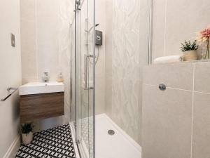 Notting Hill & Hyde Park Chic Retreat Sleeps 4
