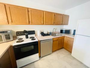 Comfortable 2BR2BA Great Monthly Rates
