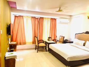 METRO Hotel I 966o9o1oo6 just 500mtr From shreenathji temple By SK