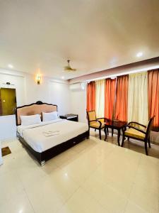METRO Hotel I 966o9o1oo6 just 500mtr From shreenathji temple By SK