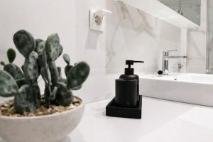 High-End 2BR, Ambassador building, Lift, Skyline view