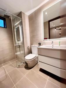 Colombo Skyline Luxury Apartments at Tri-Zen - Pool and Amazing City Views