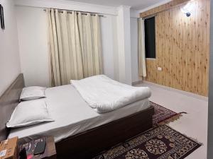 Premium 2BHK near Kainchi Dham