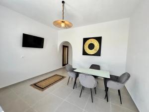 Vlychada Black Beach Suites One Block to Sea & Free-car