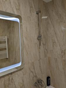 Villa luxueuse avec piscine et jardin verdoyent